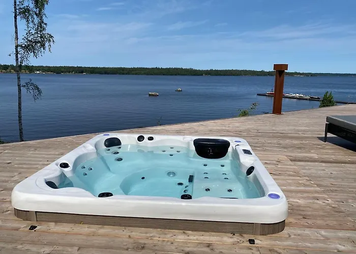 Luxury, Brand New 20 M From Lake, Private Setting
